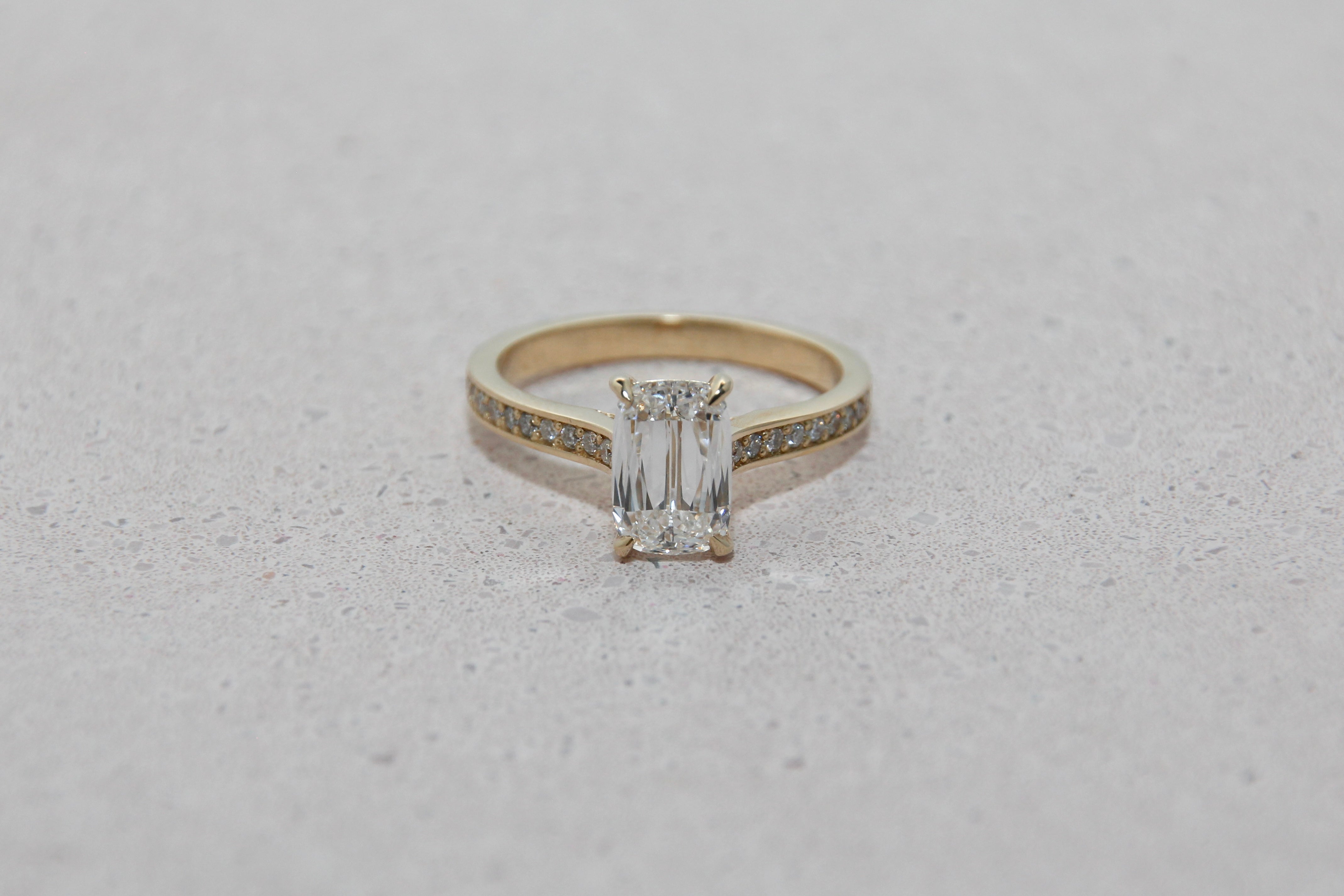 1.5ct ASHOKA in yellow gold with side stones lab